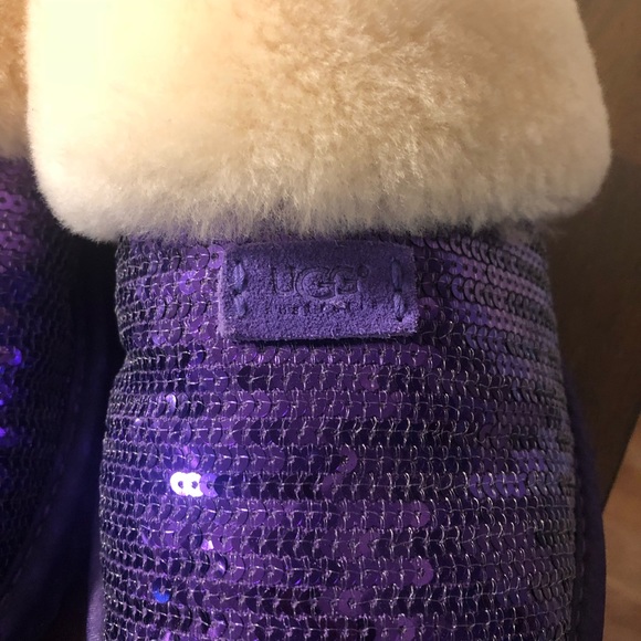 Size 5 Ugg Slippers! Never worn. - Picture 2 of 4